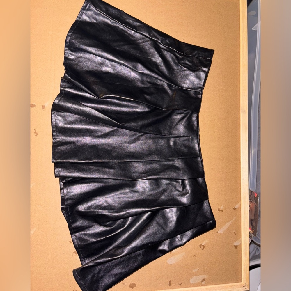 Black Pleated Bubble Mini Skirt